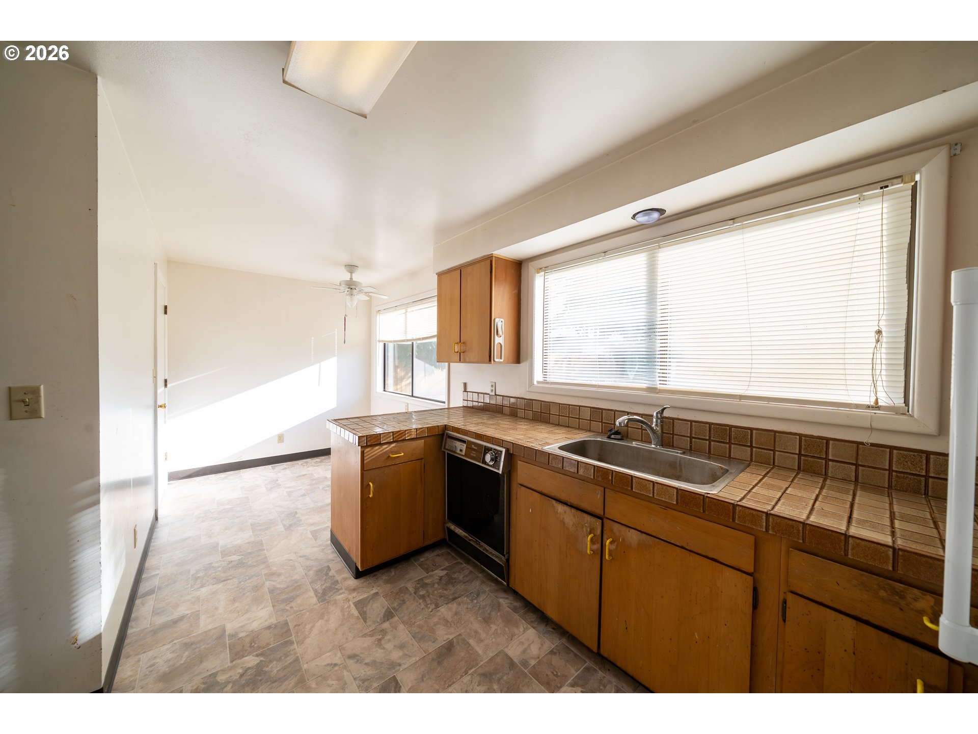 710 Binshadler Street Lebanon, OR 97355 - Photo 5 of 23