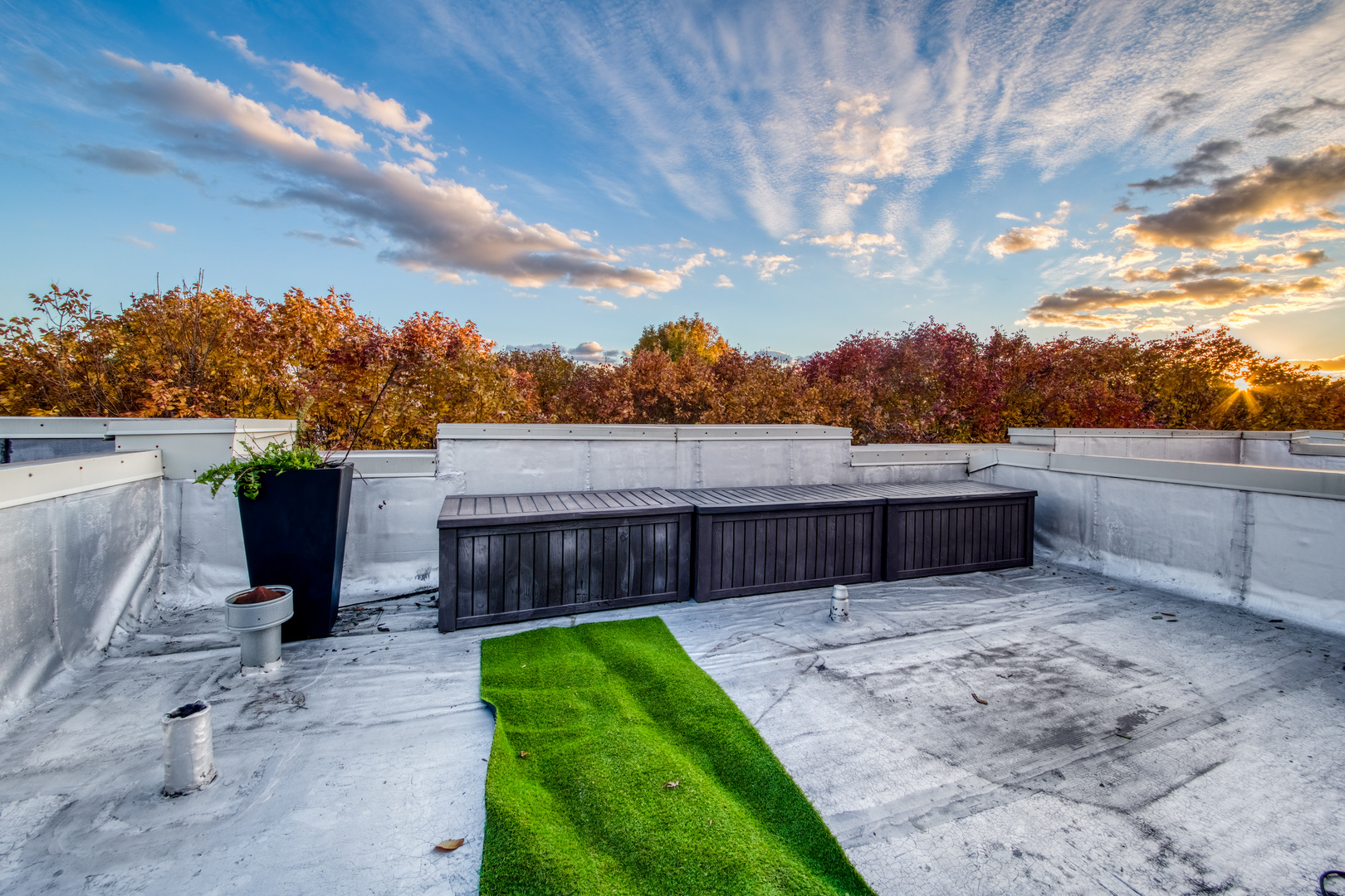 1316 West Fillmore Street, Unit B Chicago, IL 60607 - Photo 35 of 42 a view of a backyard with a tub
