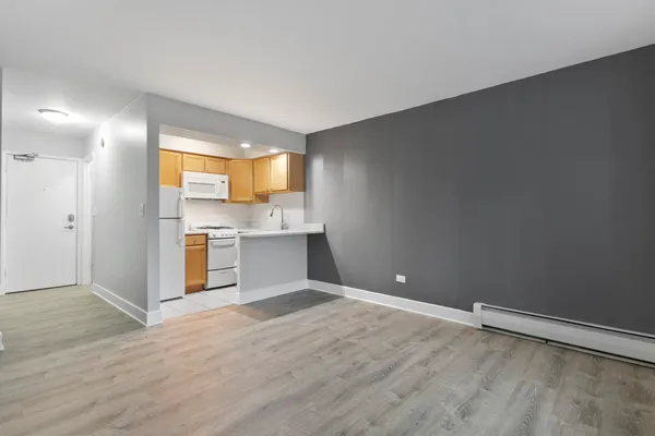 $1,350 | 6758 North Sheridan Road, Unit 241, Chicago, IL 60626