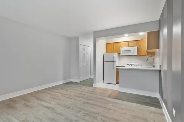 $1,350 | 6758 North Sheridan Road, Unit 241, Chicago, IL 60626