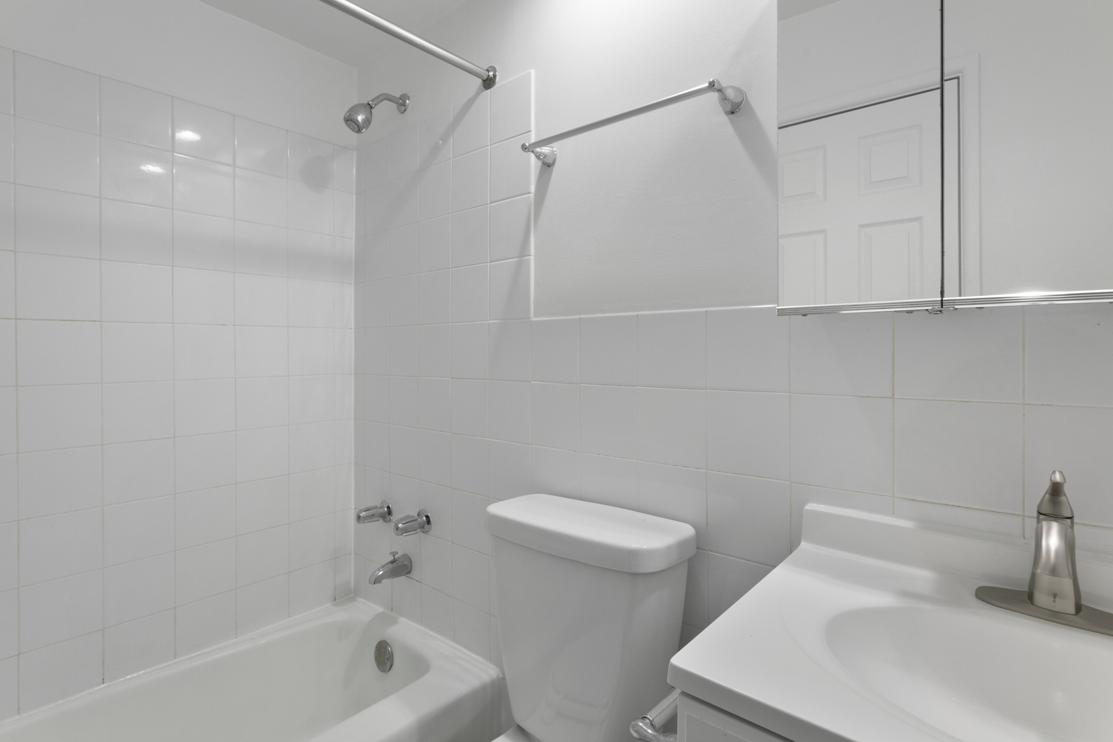 6758 North Sheridan Road, Unit 241 Chicago, IL 60626 - Photo 8 of 11