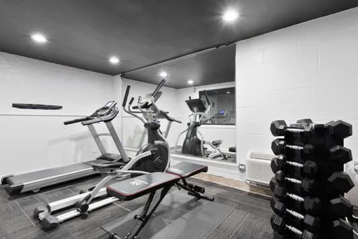 $1,259 | 6758 North Sheridan Road, Unit 241, Chicago, IL 60626