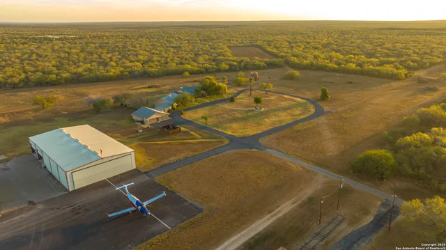 $18,995,000 | 9239 Fm 133, Cotulla, TX 78014