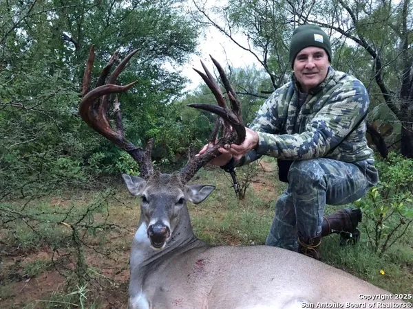 $18,995,000 | 9239 Fm 133, Cotulla, TX 78014