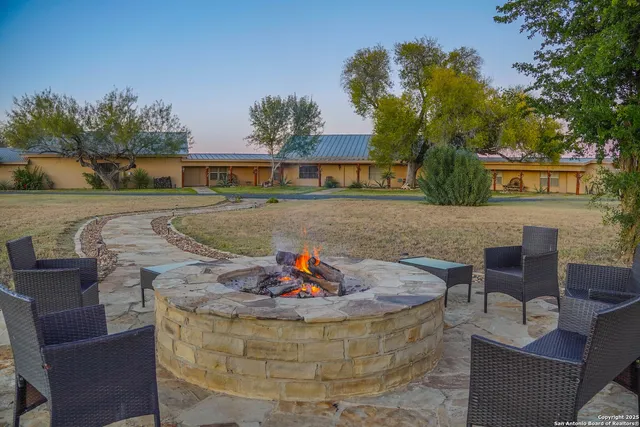 $18,995,000 | 9239 Fm 133, Cotulla, TX 78014