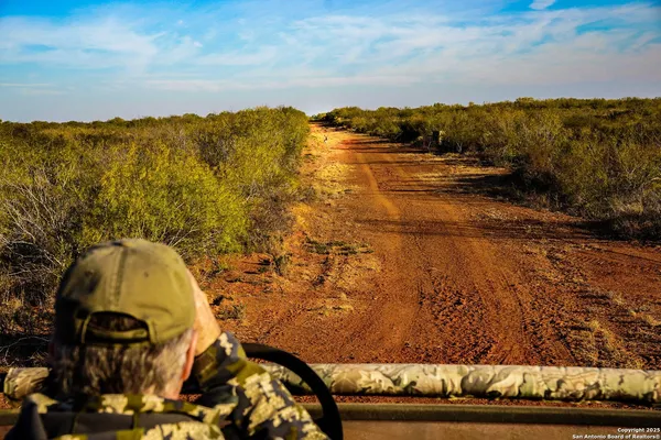 $18,995,000 | 9239 Fm 133, Cotulla, TX 78014