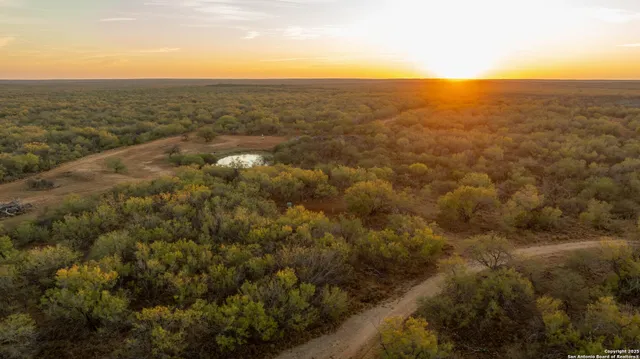 $18,995,000 | 9239 Fm 133, Cotulla, TX 78014