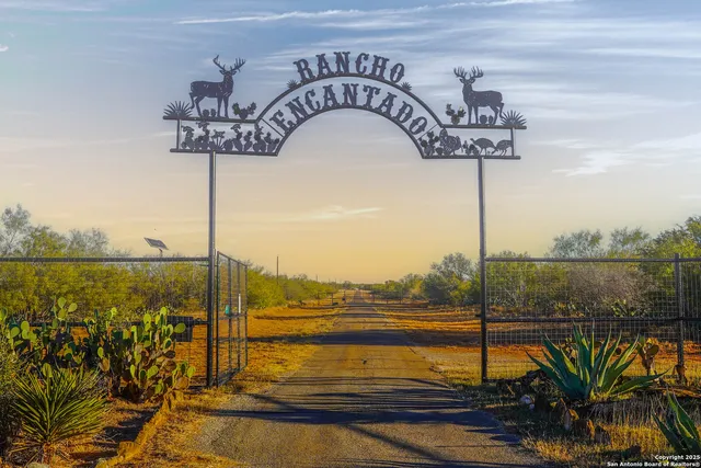 $18,995,000 | 9239 Fm 133, Cotulla, TX 78014