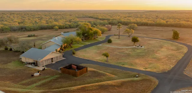 $18,995,000 | 9239 Fm 133, Cotulla, TX 78014