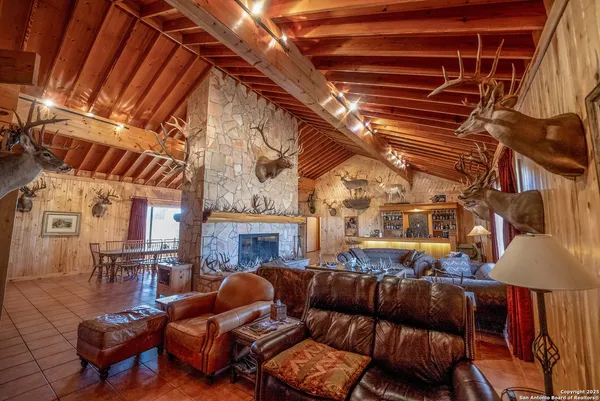 $18,995,000 | 9239 Fm 133, Cotulla, TX 78014