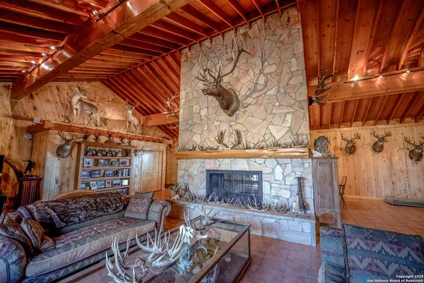 $18,995,000 | 9239 Fm 133, Cotulla, TX 78014