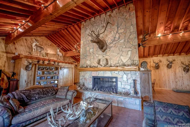 $18,995,000 | 9239 Fm 133, Cotulla, TX 78014