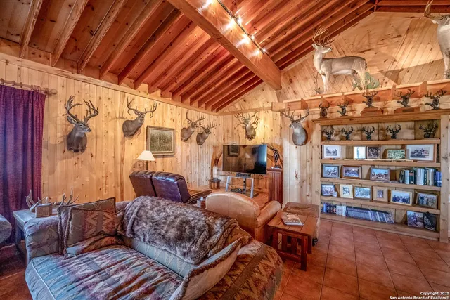 $18,995,000 | 9239 Fm 133, Cotulla, TX 78014