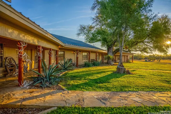 $18,995,000 | 9239 Fm 133, Cotulla, TX 78014