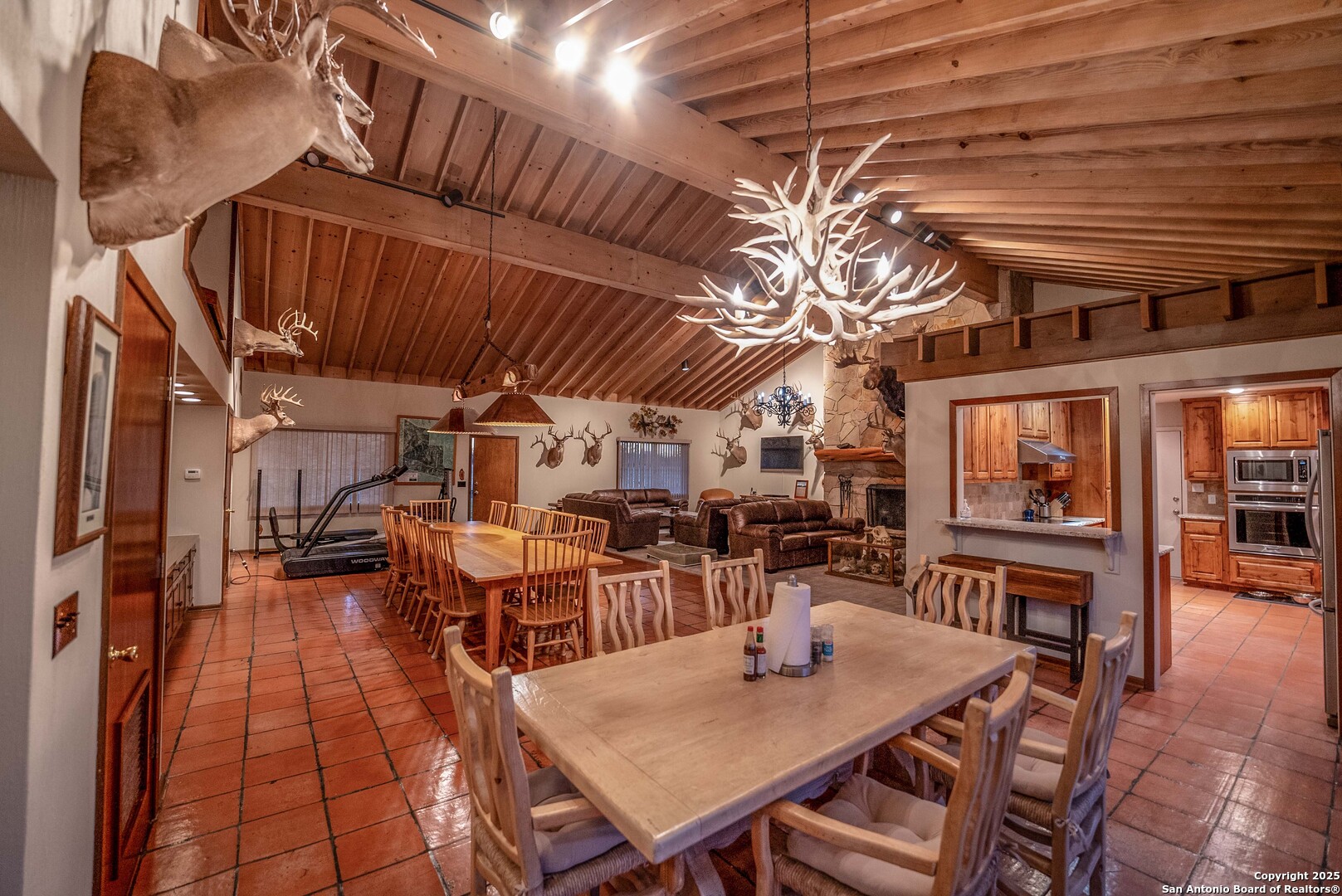 9239 Fm 133 Cotulla, TX 78014 - Photo 39 of 120