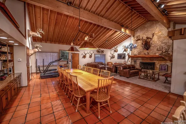 $18,995,000 | 9239 Fm 133, Cotulla, TX 78014