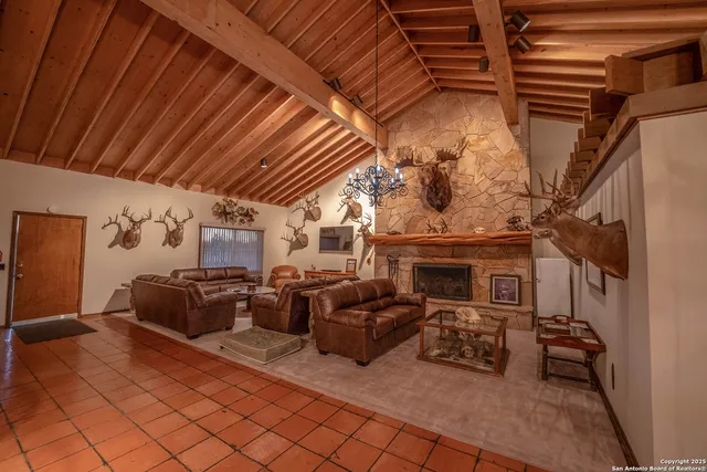 $18,995,000 | 9239 Fm 133, Cotulla, TX 78014