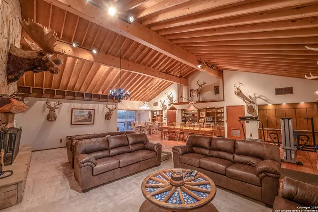 $18,995,000 | 9239 Fm 133, Cotulla, TX 78014