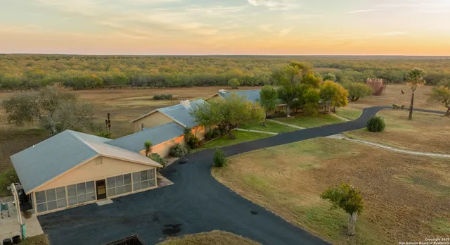 $18,995,000 | 9239 Fm 133, Cotulla, TX 78014