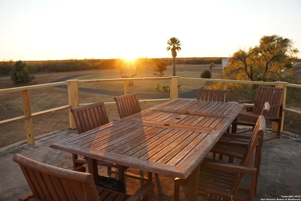 $18,995,000 | 9239 Fm 133, Cotulla, TX 78014