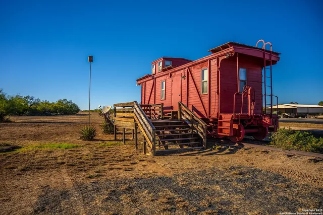 $18,995,000 | 9239 Fm 133, Cotulla, TX 78014