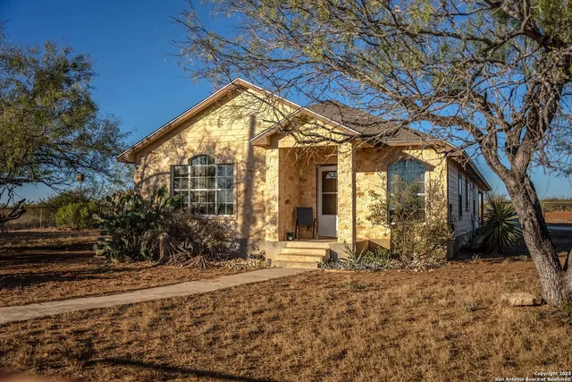 $18,995,000 | 9239 Fm 133, Cotulla, TX 78014