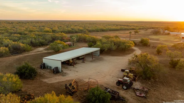 $18,995,000 | 9239 Fm 133, Cotulla, TX 78014