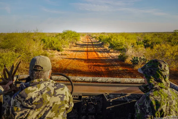 $18,995,000 | 9239 Fm 133, Cotulla, TX 78014