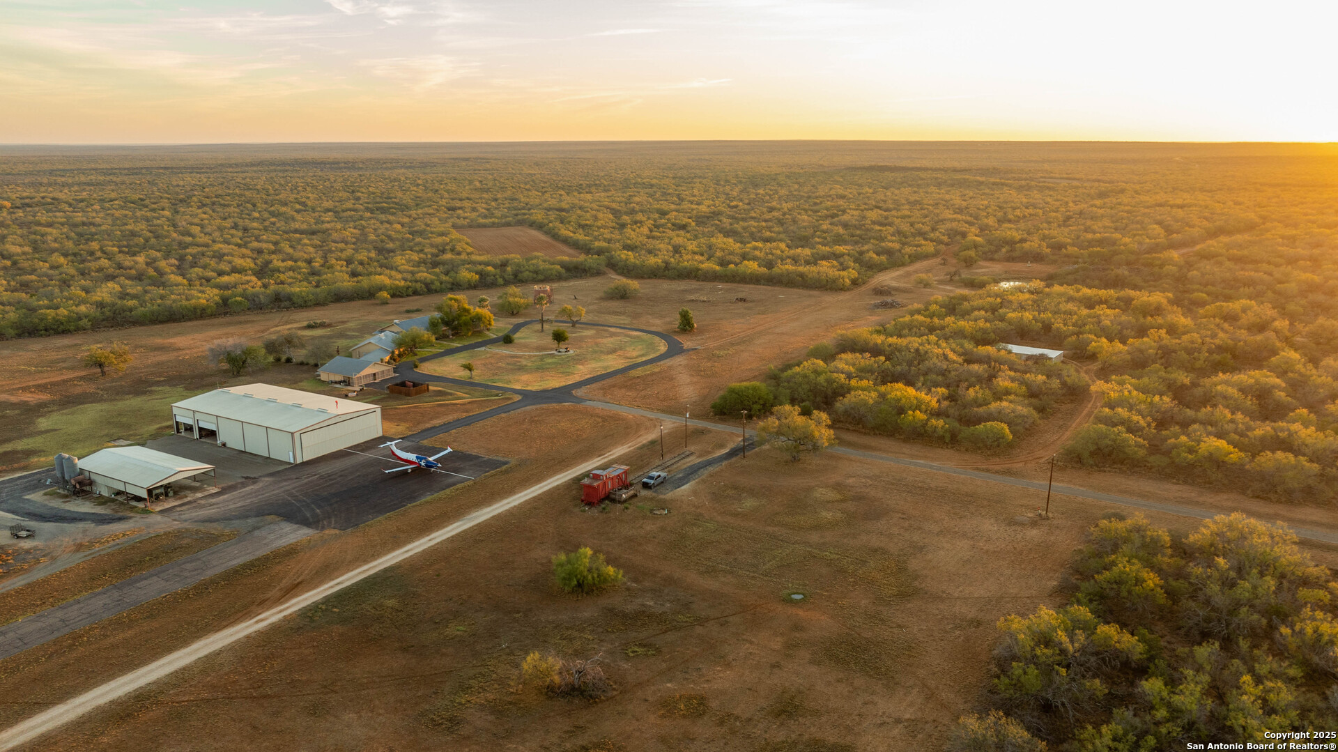 9239 Fm 133 Cotulla, TX 78014 - Photo 7 of 120