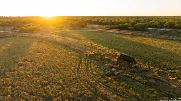 $18,995,000 | 9239 Fm 133, Cotulla, TX 78014