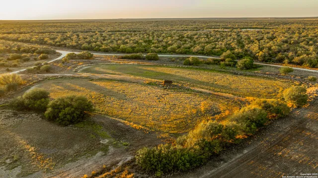 $18,995,000 | 9239 Fm 133, Cotulla, TX 78014