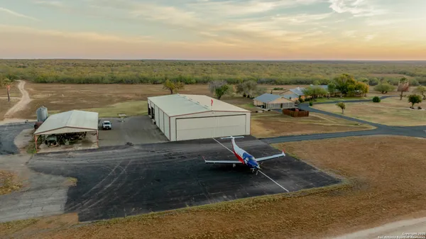 $18,995,000 | 9239 Fm 133, Cotulla, TX 78014