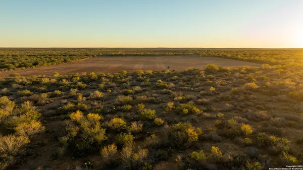 $18,995,000 | 9239 Fm 133, Cotulla, TX 78014