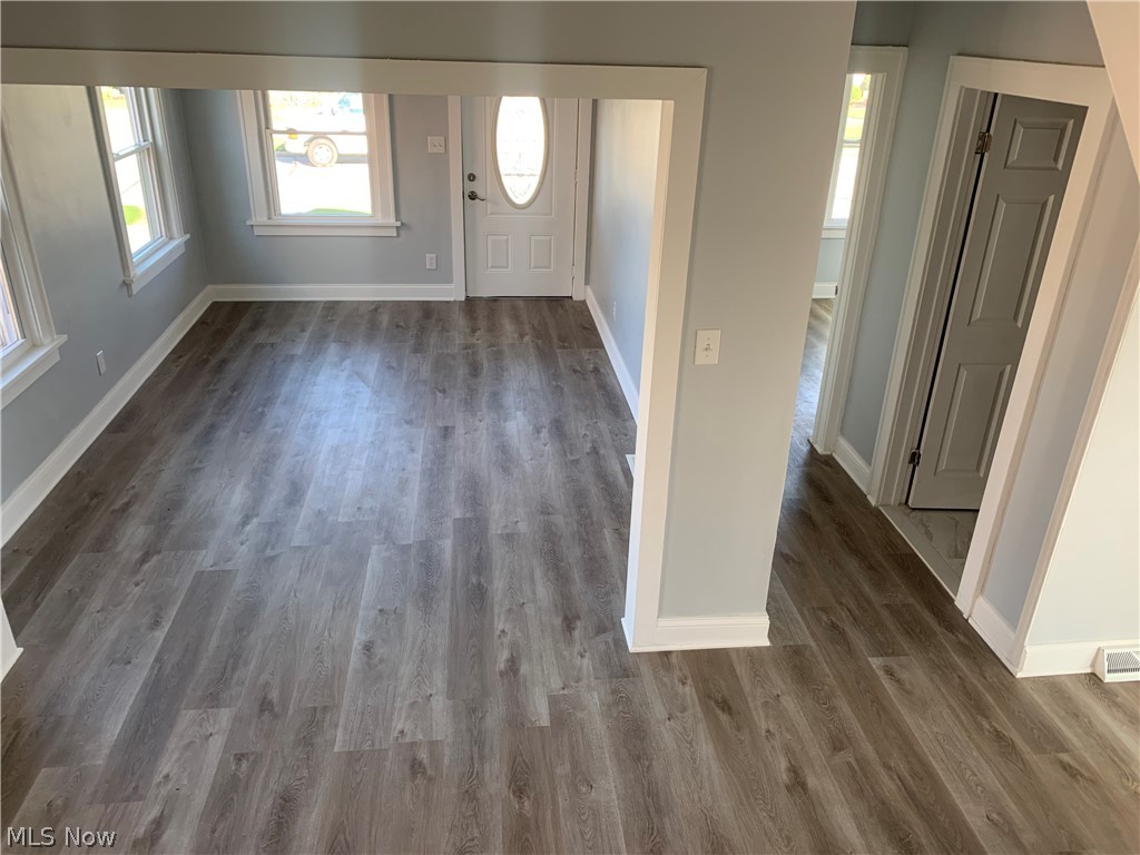 8111 Spring Garden Road Cleveland, OH 44129 - Photo 4 of 29
