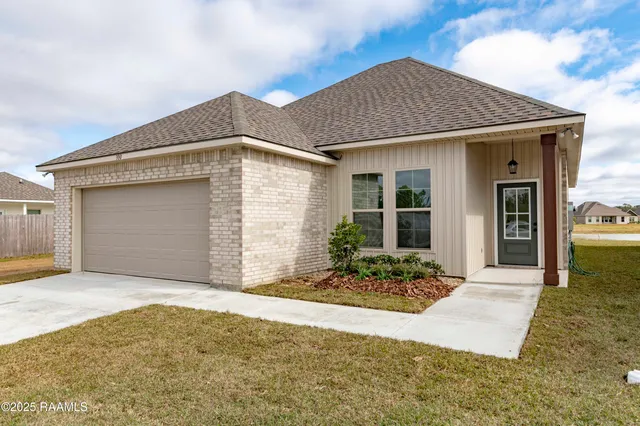 $1,950 | 300 Wakely Court, Lafayette, LA 70506