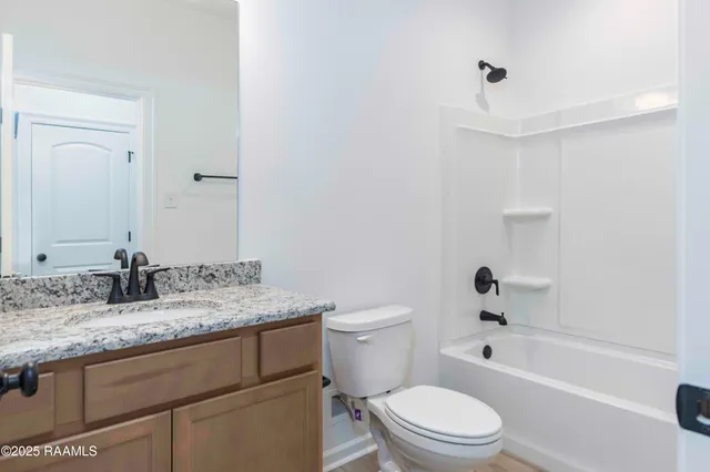 $1,950 | 300 Wakely Court, Lafayette, LA 70506