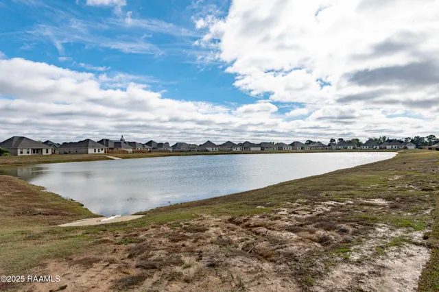 $1,950 | 300 Wakely Court, Lafayette, LA 70506