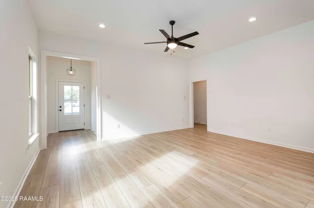 $1,950 | 300 Wakely Court, Lafayette, LA 70506