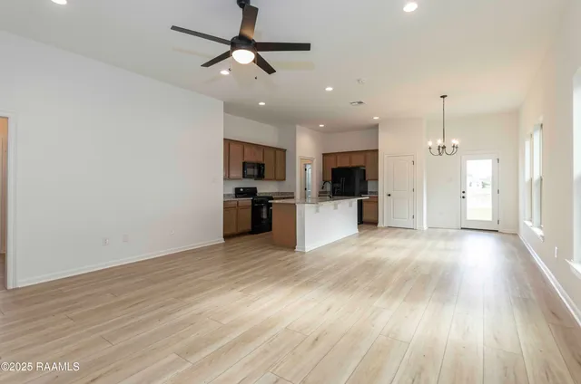 $1,950 | 300 Wakely Court, Lafayette, LA 70506