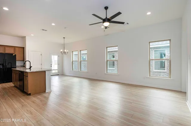 $1,950 | 300 Wakely Court, Lafayette, LA 70506