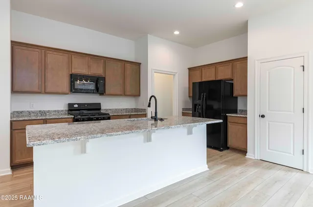 $1,950 | 300 Wakely Court, Lafayette, LA 70506