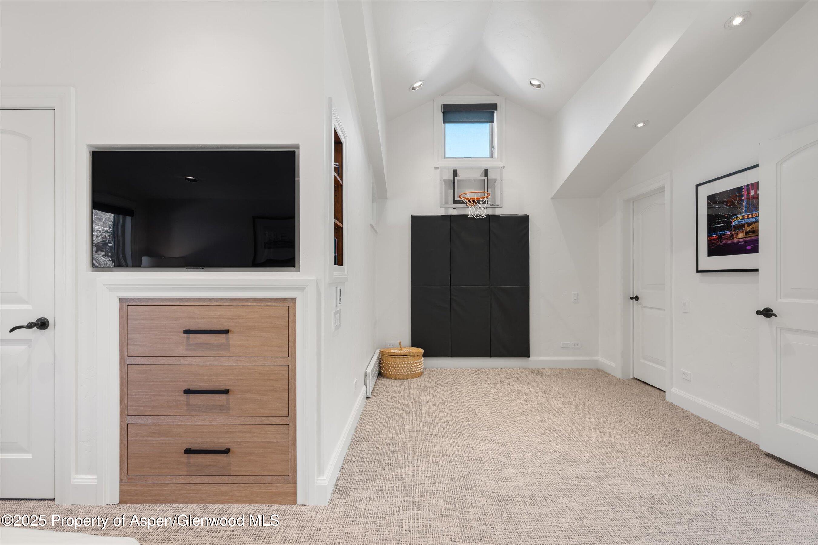 770 Ridge Road, Unit 16 Snowmass Village, CO 81615 - Photo 14 of 37 40-770Ridge16_25022840