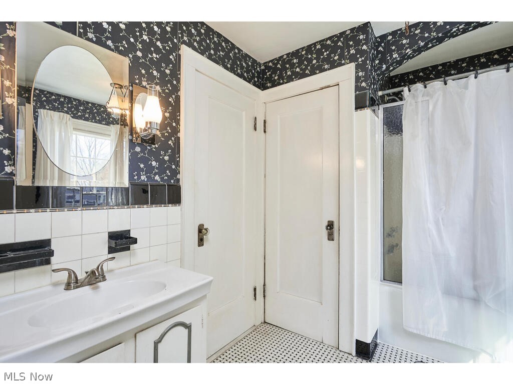 2393 Brice Road Akron, OH 44313 - Photo 15 of 24 Full bath