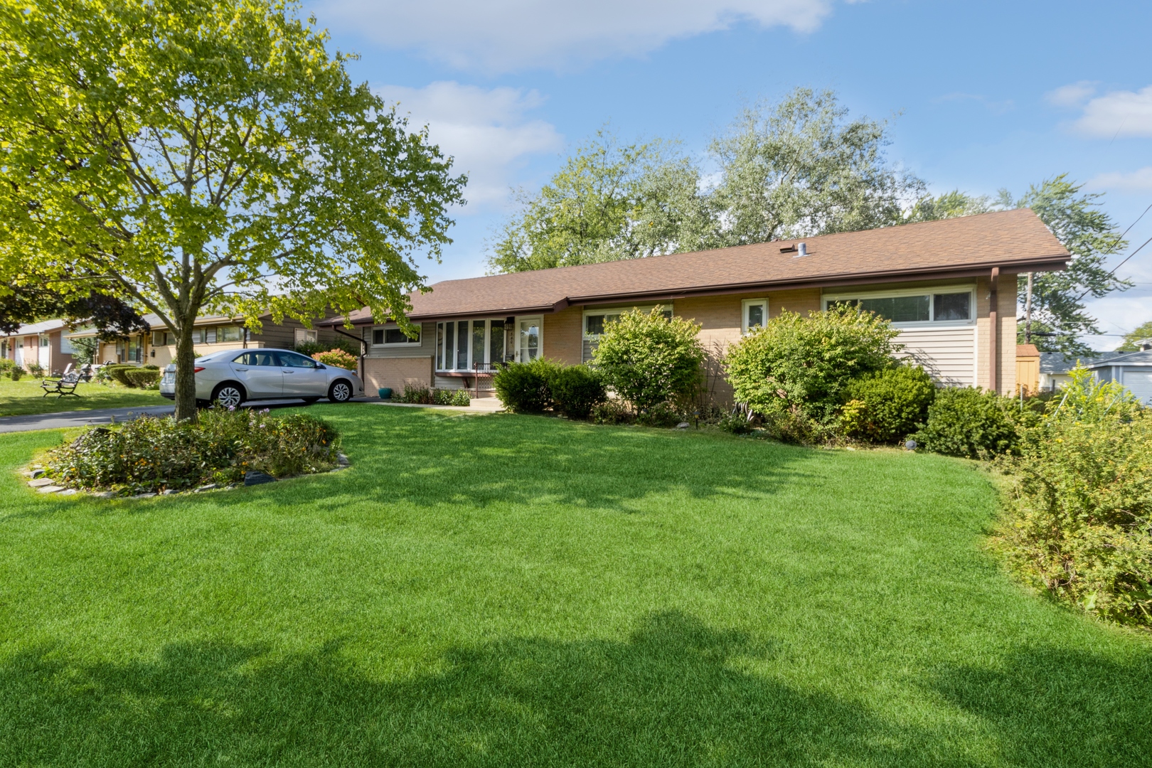 540 Newark Lane Hoffman Estates, IL 60169 - Photo 1 of 10 a house view with a garden space