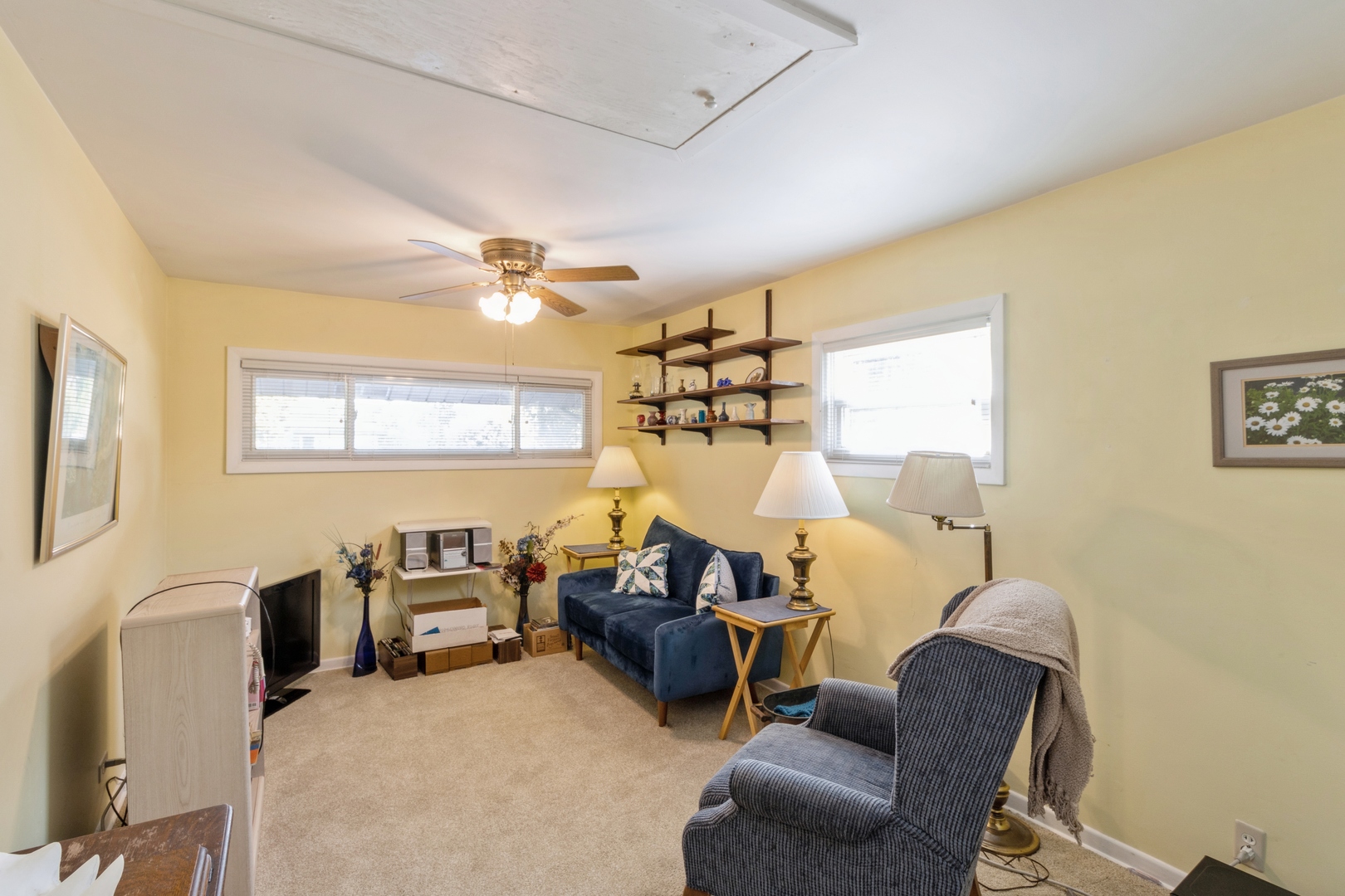 540 Newark Lane Hoffman Estates, IL 60169 - Photo 4 of 10 a living room with furniture and a window