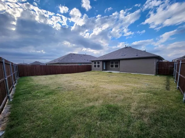 a view of a yard with a tree