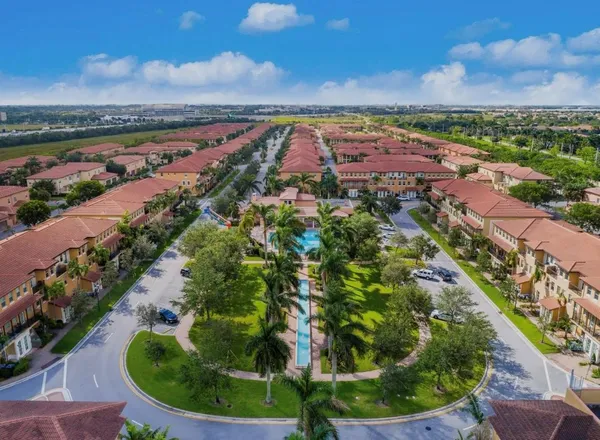 $415,000 | 817 Southwest 147th Avenue, Unit 817, Pembroke Pines, FL 33027