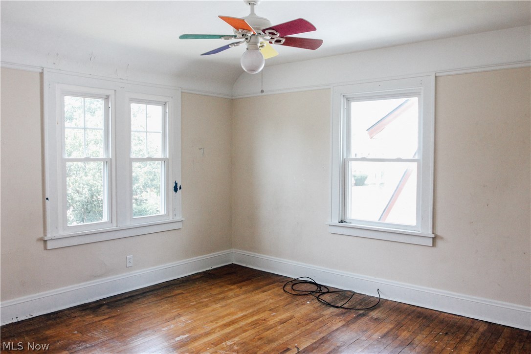 2021 Goodnor Road Cleveland, OH 44118 - Photo 17 of 32