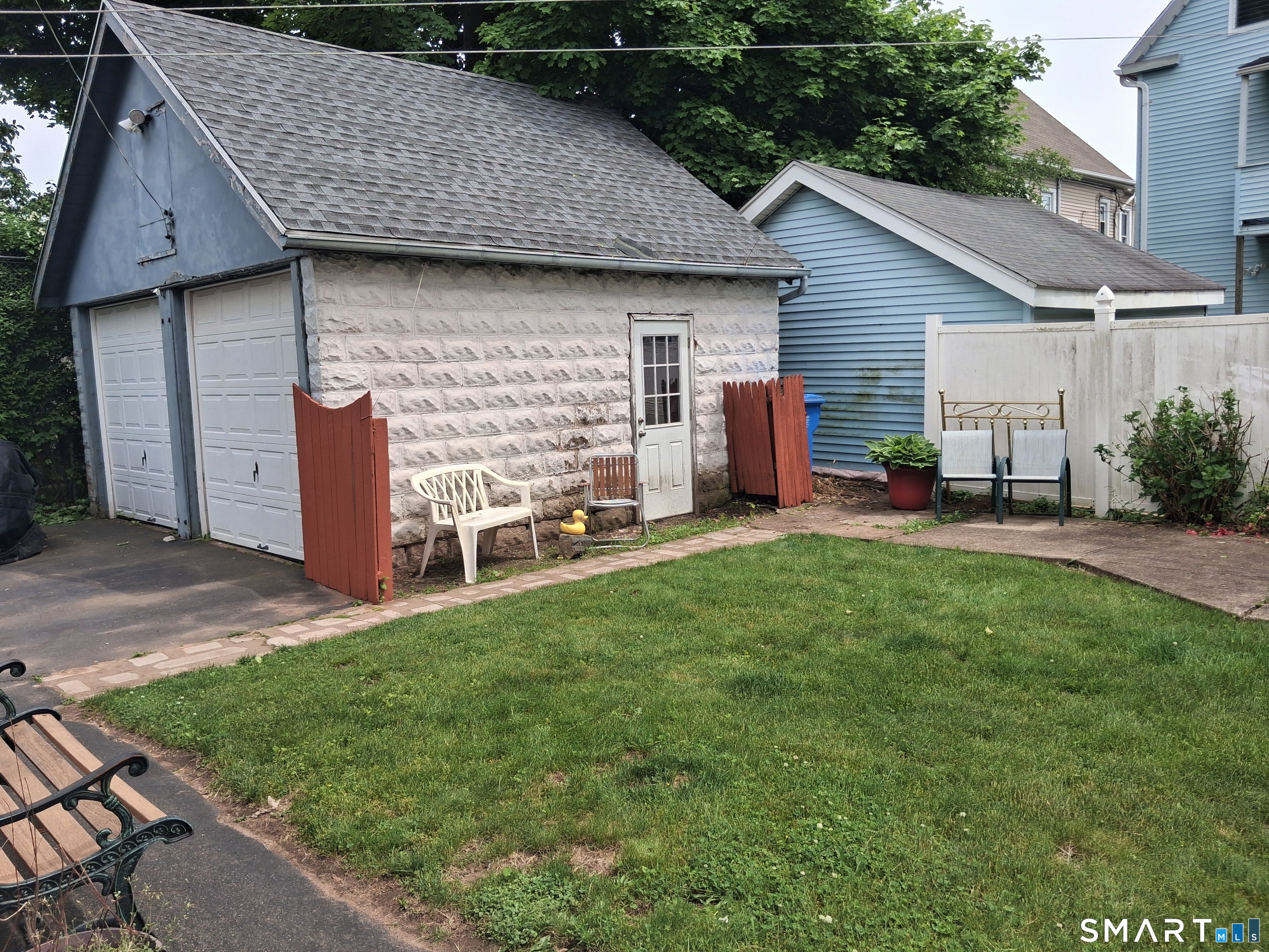 26 4th Street Hamden, CT 06514 - Photo 18 of 40 a front view of house with yard and green space