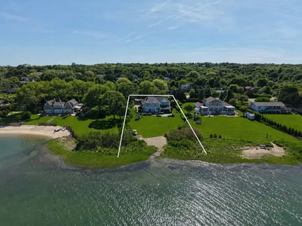 $6,950,000 | 278 West Lake Drive, Montauk, NY 11954